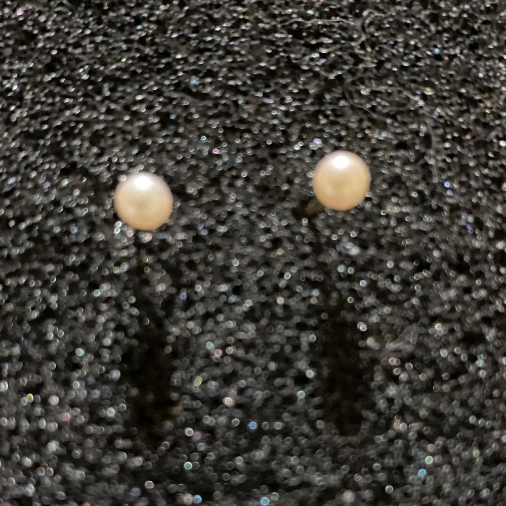 Tiny Classic Pearl Stud Earrings - White Pearls